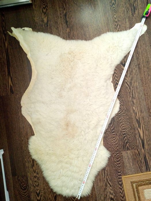 Килим от овча кожа 112-93/60см.