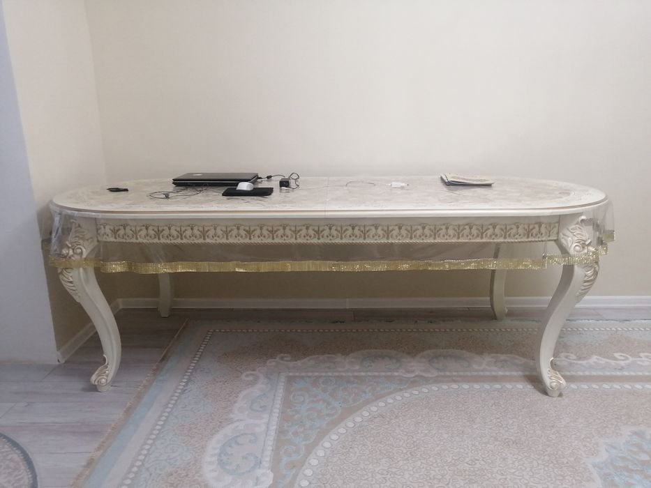 Стол со стульями