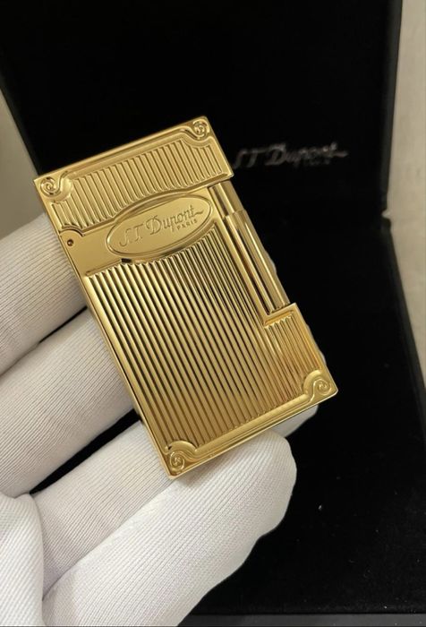 запалка от стомана със златист цвят