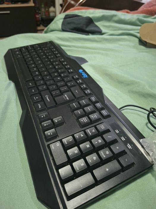 Tastatură Gaming 100% + mouse-pad