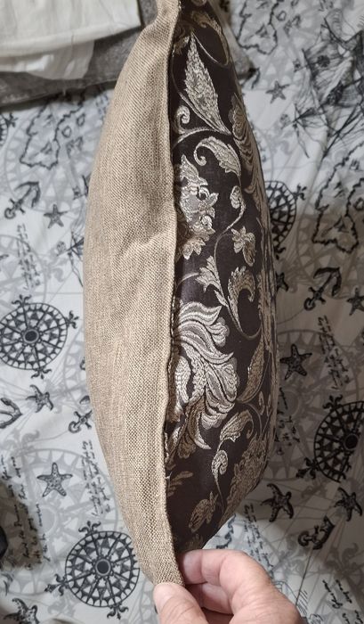 продам диванные подушки б/у г42х42
