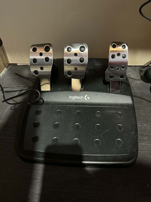 Logitec G29 SE.