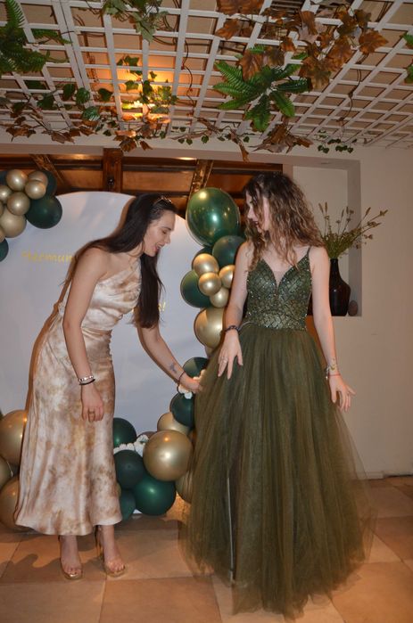 Продавам абитуриентска рокля