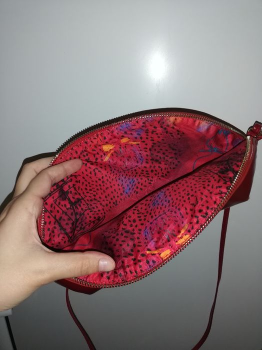 Червена дамска чанта