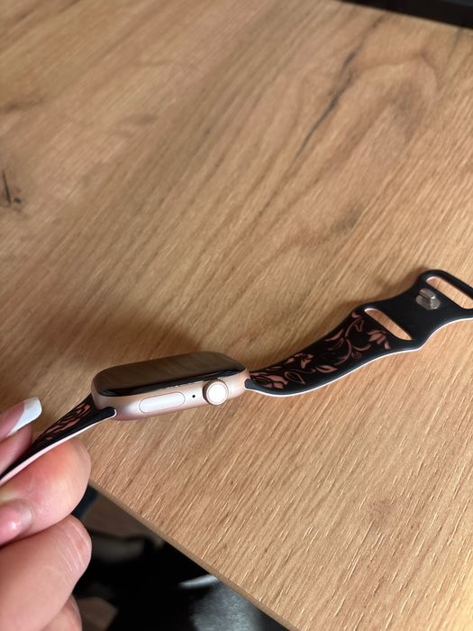 Продам Apple Watch 11