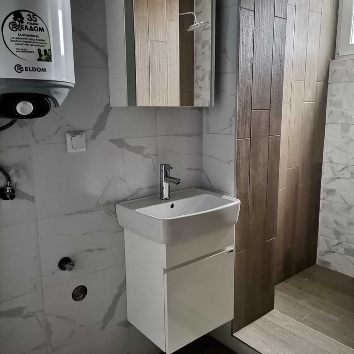 Продава се Тристаен апартамент в Варна, Зимно кино Тракия - 82 кв.м за 1927 €/кв.м - Снимка #1