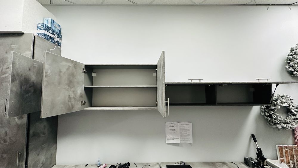 Шкафове за стена 2 броя