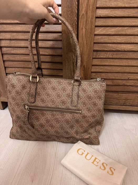 Оригинална дамска чанта Guess