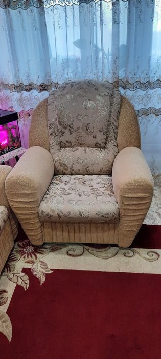 Продам диван с креслами