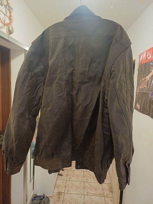 продавам красиво кожено яке полушуба немско със  свалящи ръкави