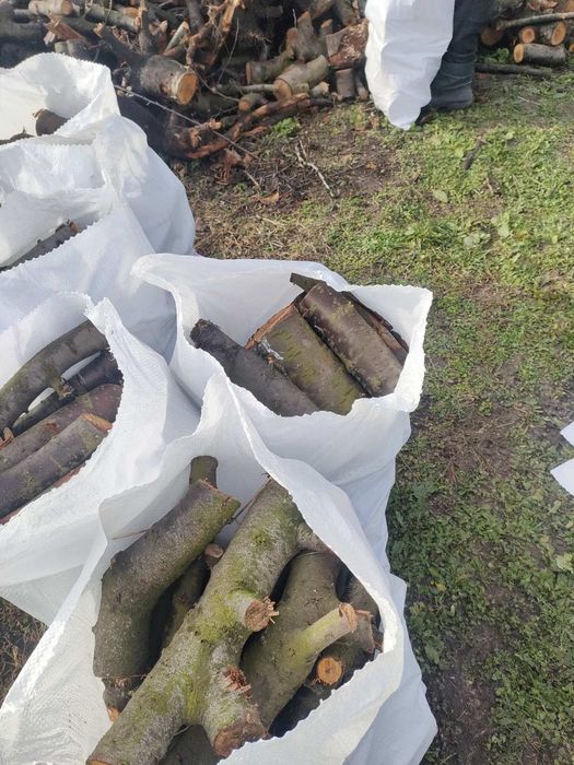 Дърва за огрев в чували и на метровки