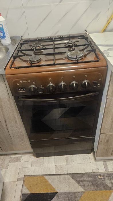 Продам газовую плиту
