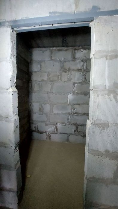 Сотувда 2хонали 3 каватда жойлашган 63м2 коробка уй