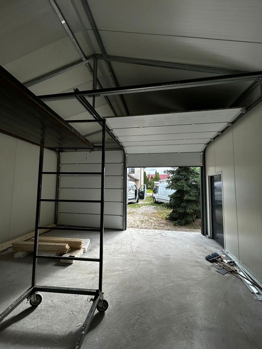 Garaje 7 x 3m din panouri sandwich - montaj inclus