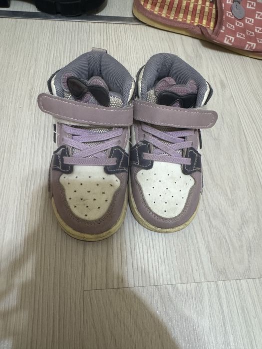 Продам детские кросовки 26р