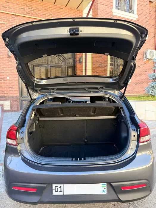 Продается Kia Rio 2018г (87,797 тыс пробег) Цвет Темно-Серый