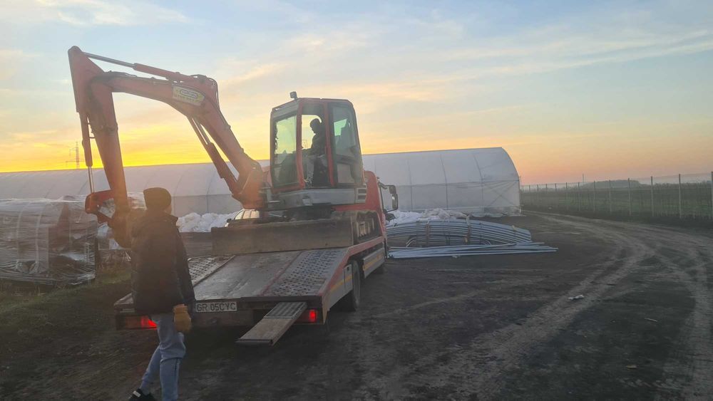 Inchiriem Miniexcavator senile cauciuc