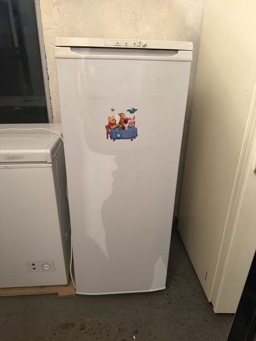 Продам маленькую морозильную камеру