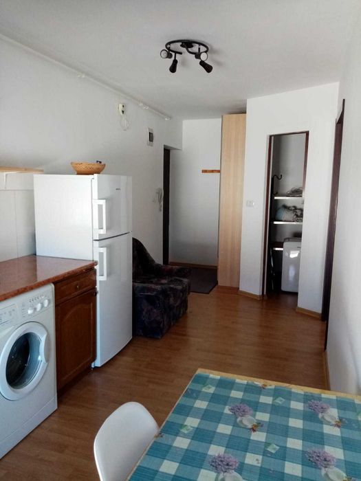 Proprietar, vand apartament cu o camera (43mp) in Parneava