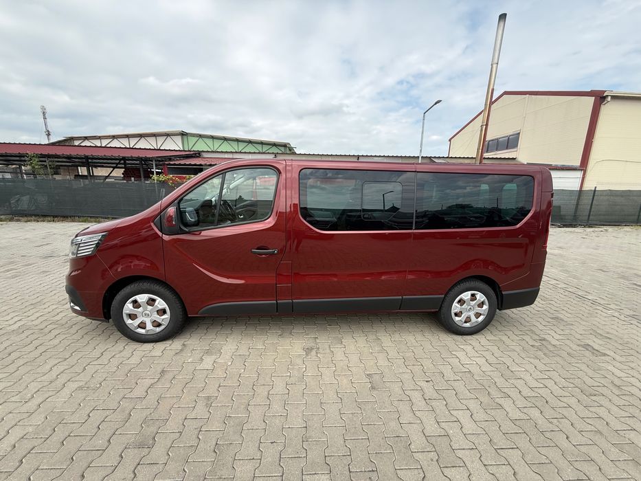 De Vanzare Renault Trafic 8+1 2023