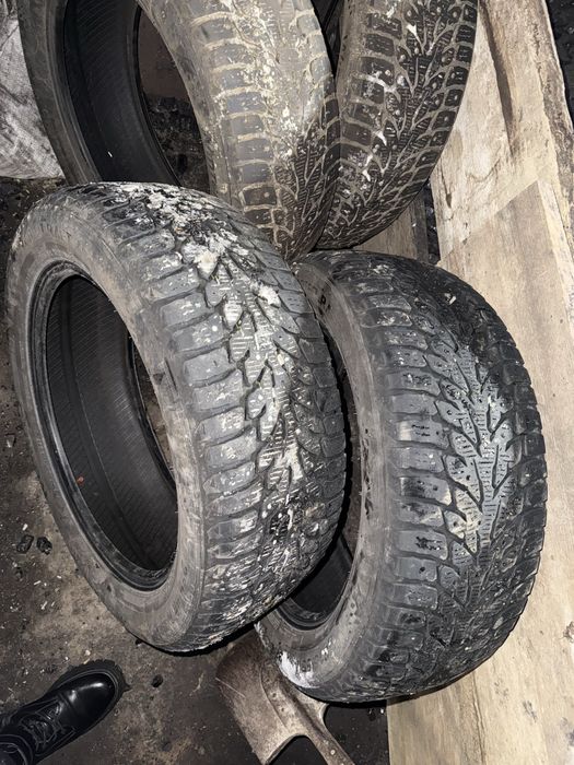 Продам шины зима 2 с шипами, 2 без шипов