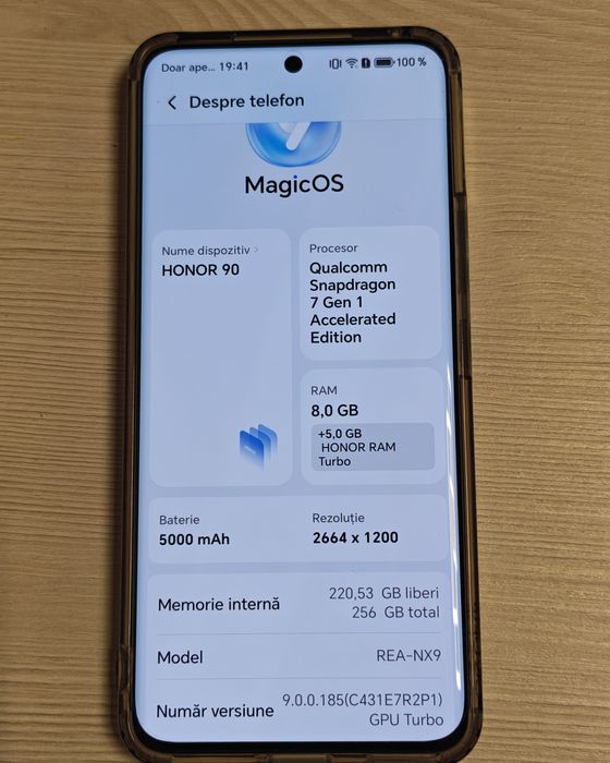 Honor 90 5G cu 8GB RAM, 256GB stocare