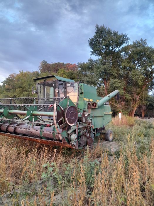 Продам комбайн Джон дир