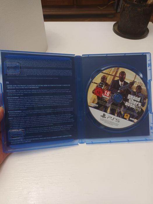 Vând joc CD GTA 5 pentru PlayStation 5