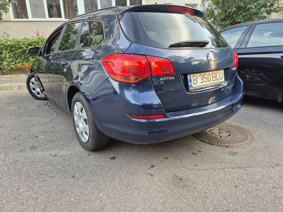 Vand Opel Astra J Break  2012 1.3 TDI -  95 CAI -  consum redus  ( nu accept schimburi )