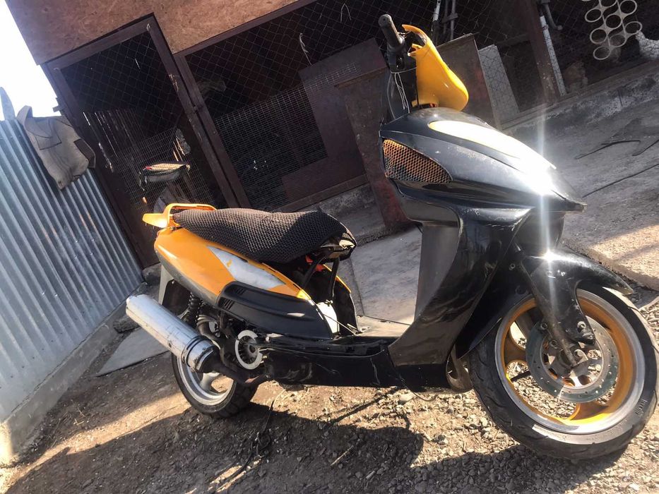 Продам срочно скутер