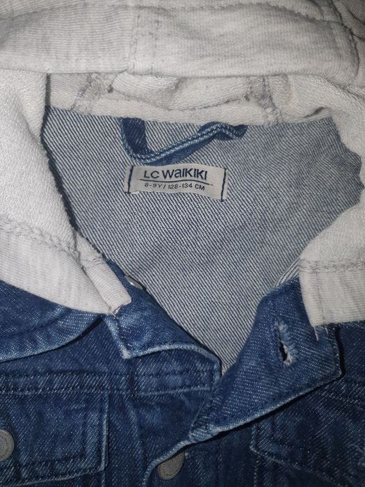 Джинсовая куртка на мальчика.