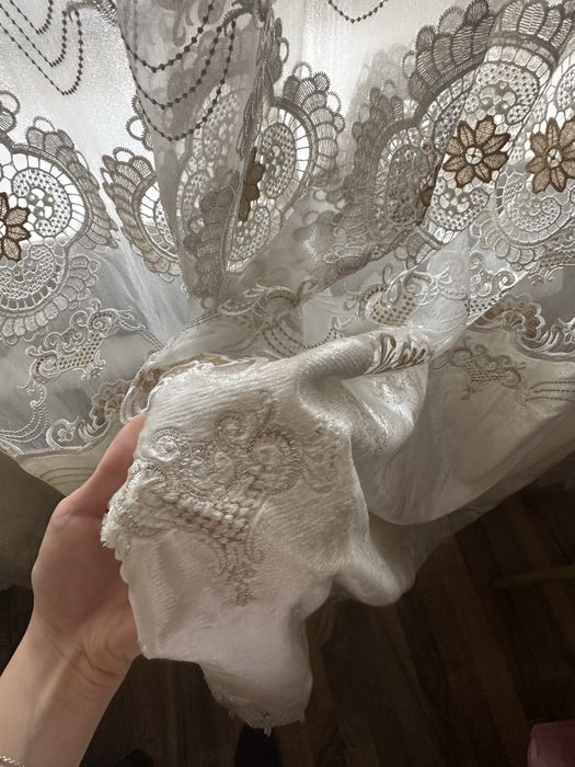 Плотный тюль с бархатным верхом и низом
