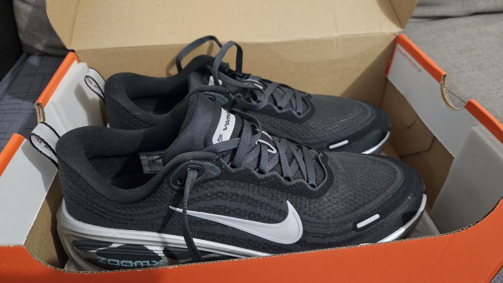 Nike Vomero Plus, marimea 42