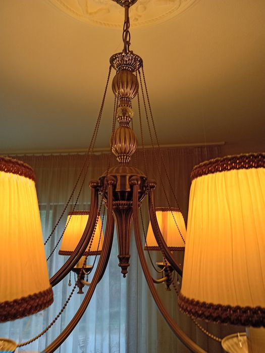 Vând candelabru mare,clasic ,superb