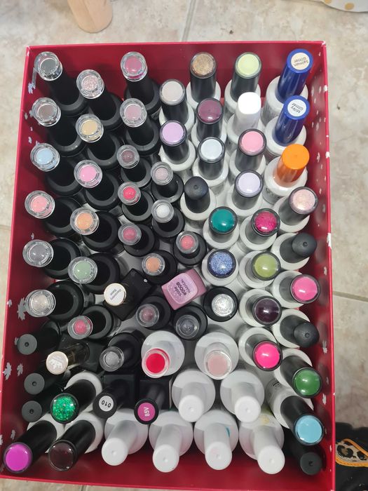 Лакове за маникюр