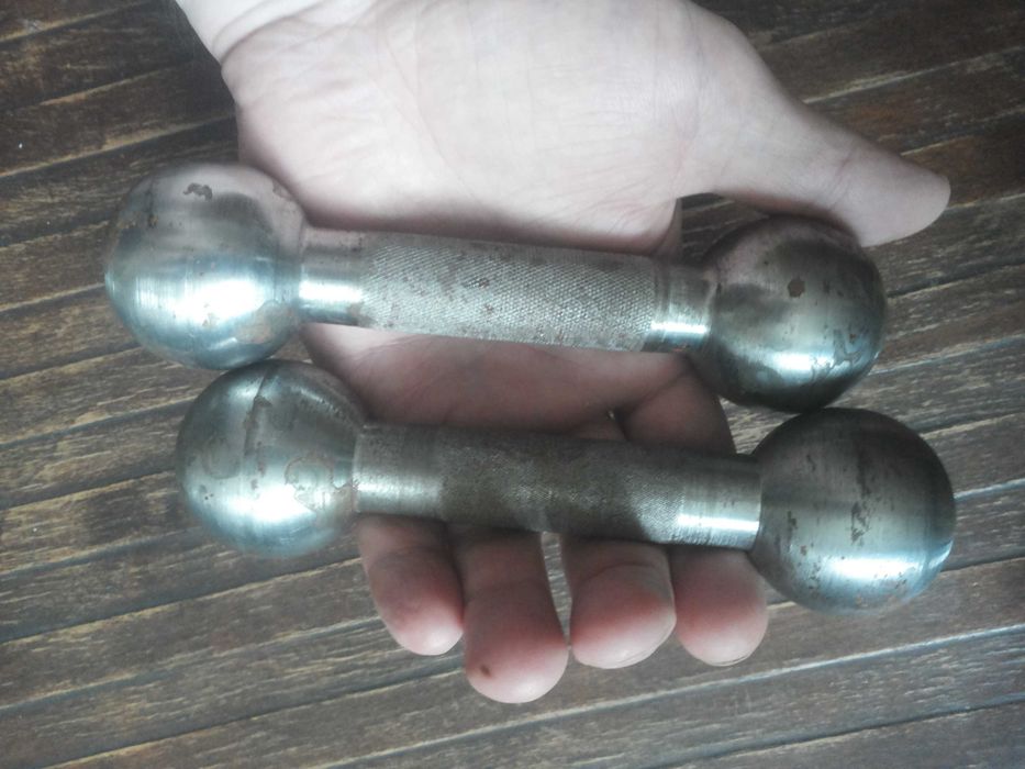 СТАЛЬНЫЕ МОНОЛИТЫ. Гантели 0.5 кг — прецизионная работа.