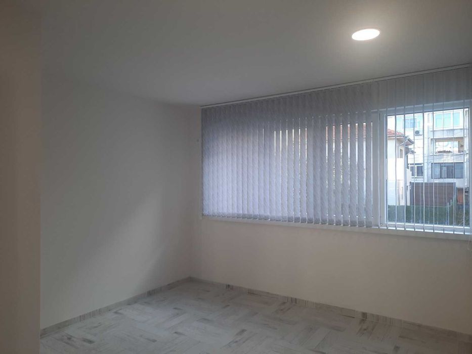 Дава се под наем Офис в Шумен, Добруджански - 37 кв.м за 280.5 € - Снимка #4