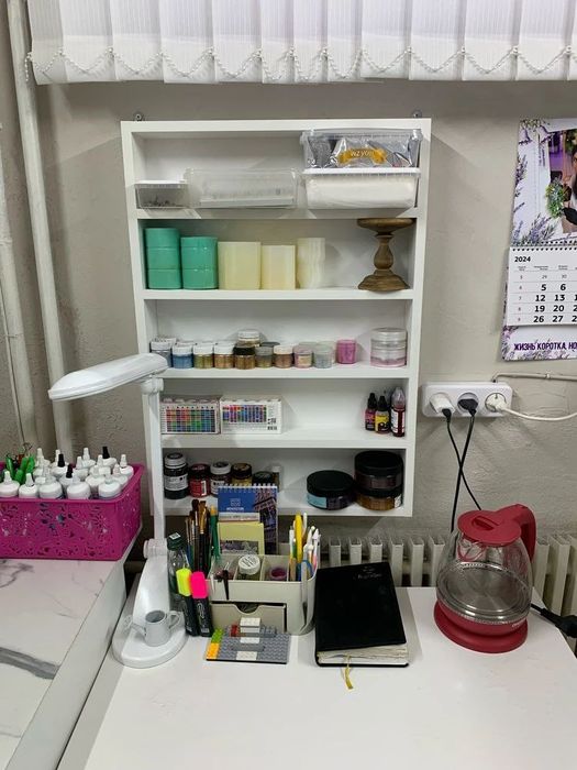 Мебельные полки настенные для хранения  лака и нитки