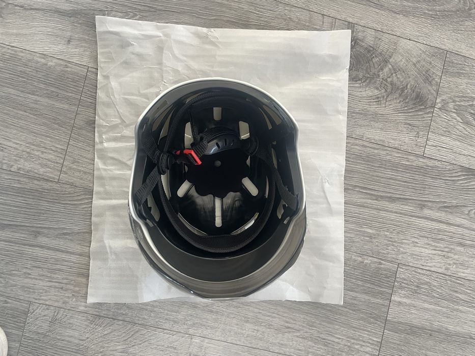 Cască moto / scuter NOUĂ cu vizieră - nepurtată