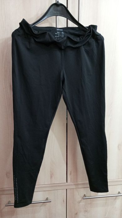 Tricou scurtă pentru femei.