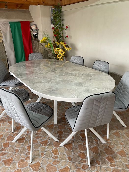 Голяма маса с 8 стола