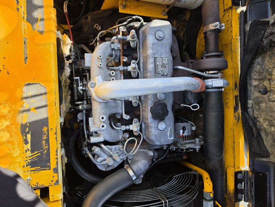 Excavator pe Roti JCB JS130