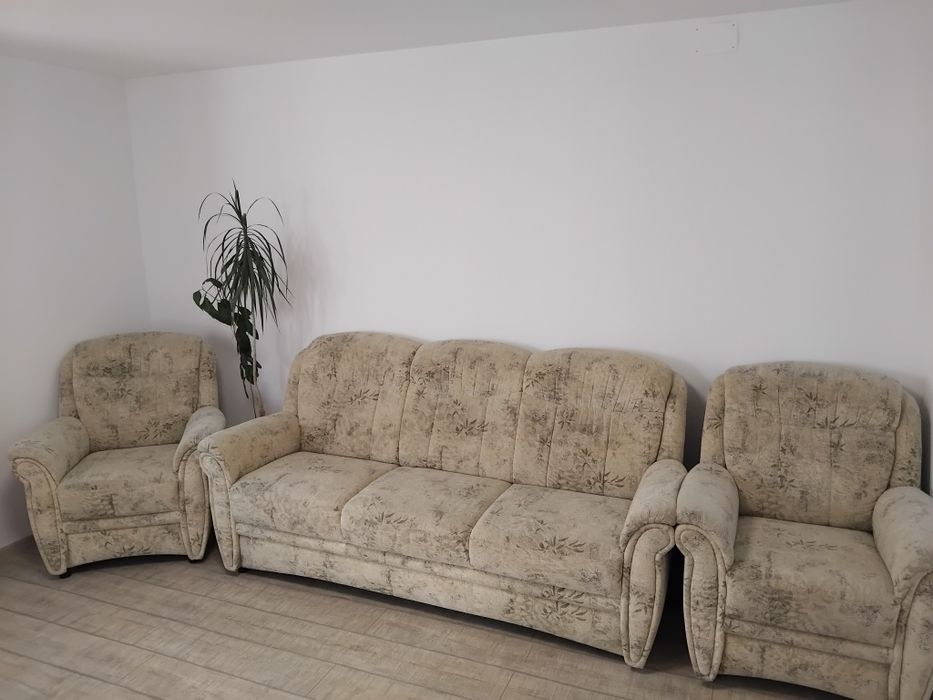 Canapea plus 3 fotolii de vanzare