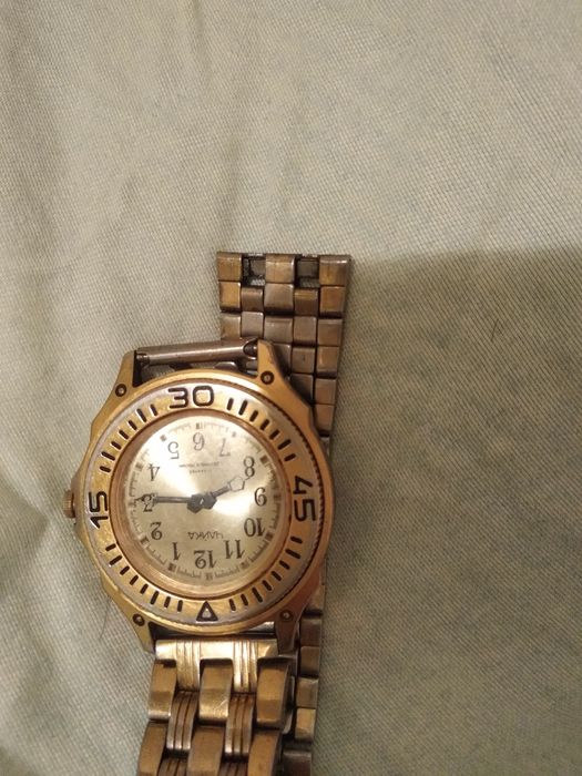 Продам срочно Пионино.беларусь отличном состояние.. Часы СССР чайка по