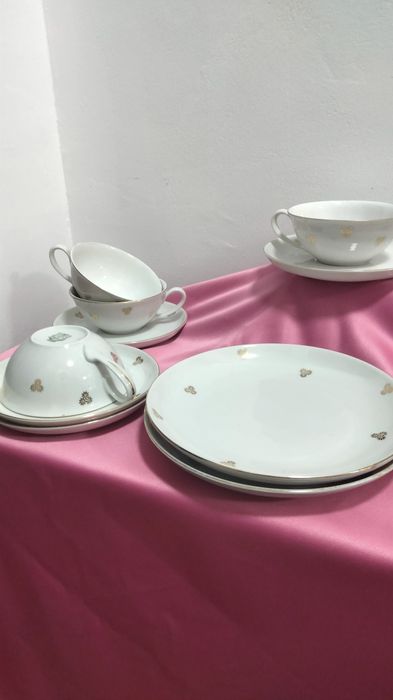 Servici de ceai ,cafea , porțelan.