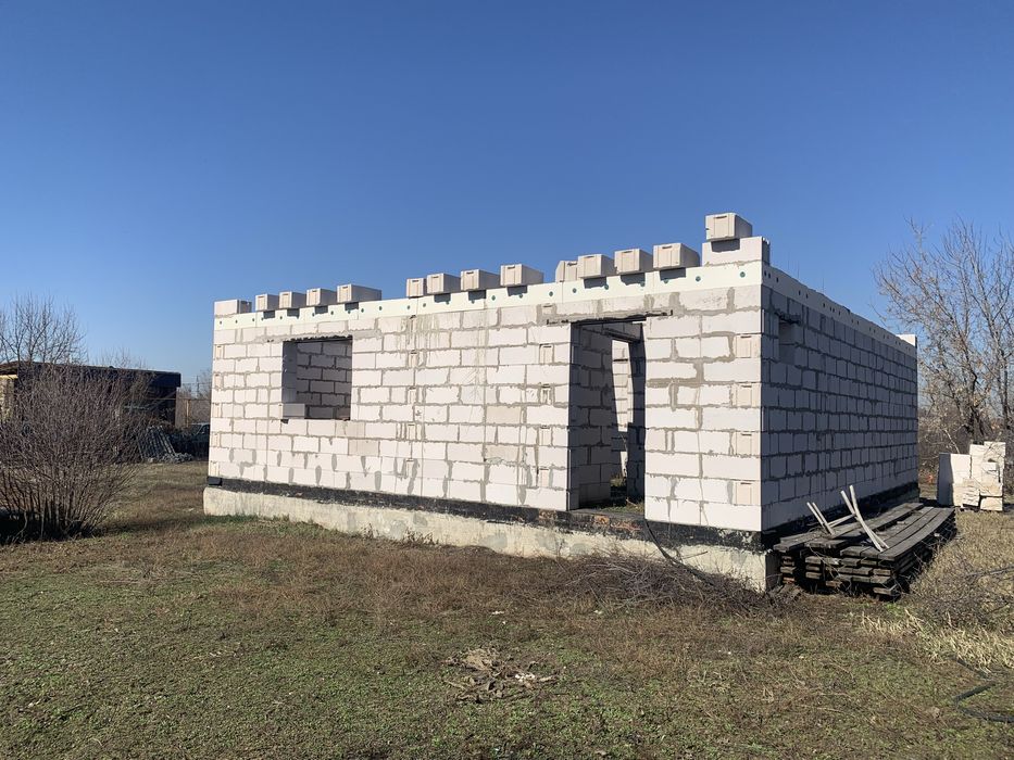 Продам участок с недостроенным домом