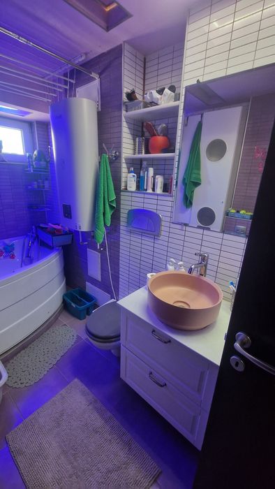 Închiriez apartament 3 camere