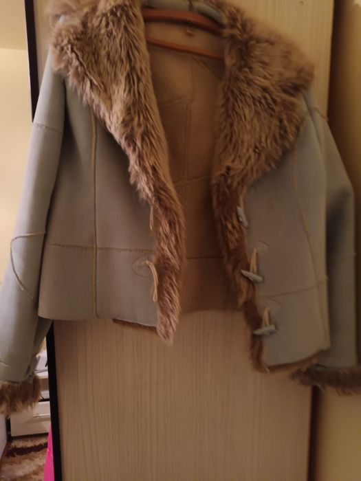 Vând haina piele intoarsa