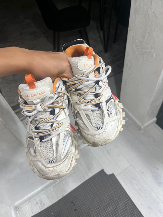 Balenciaga track 1