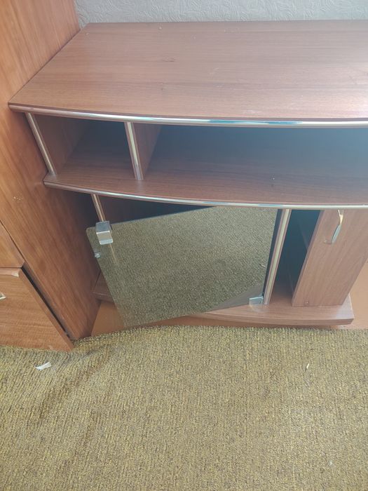 Продам дёшево плательный шкаф